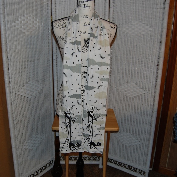 Tim Burton's The Nightmare Before Christmas Scarf - Picture 3 of 5